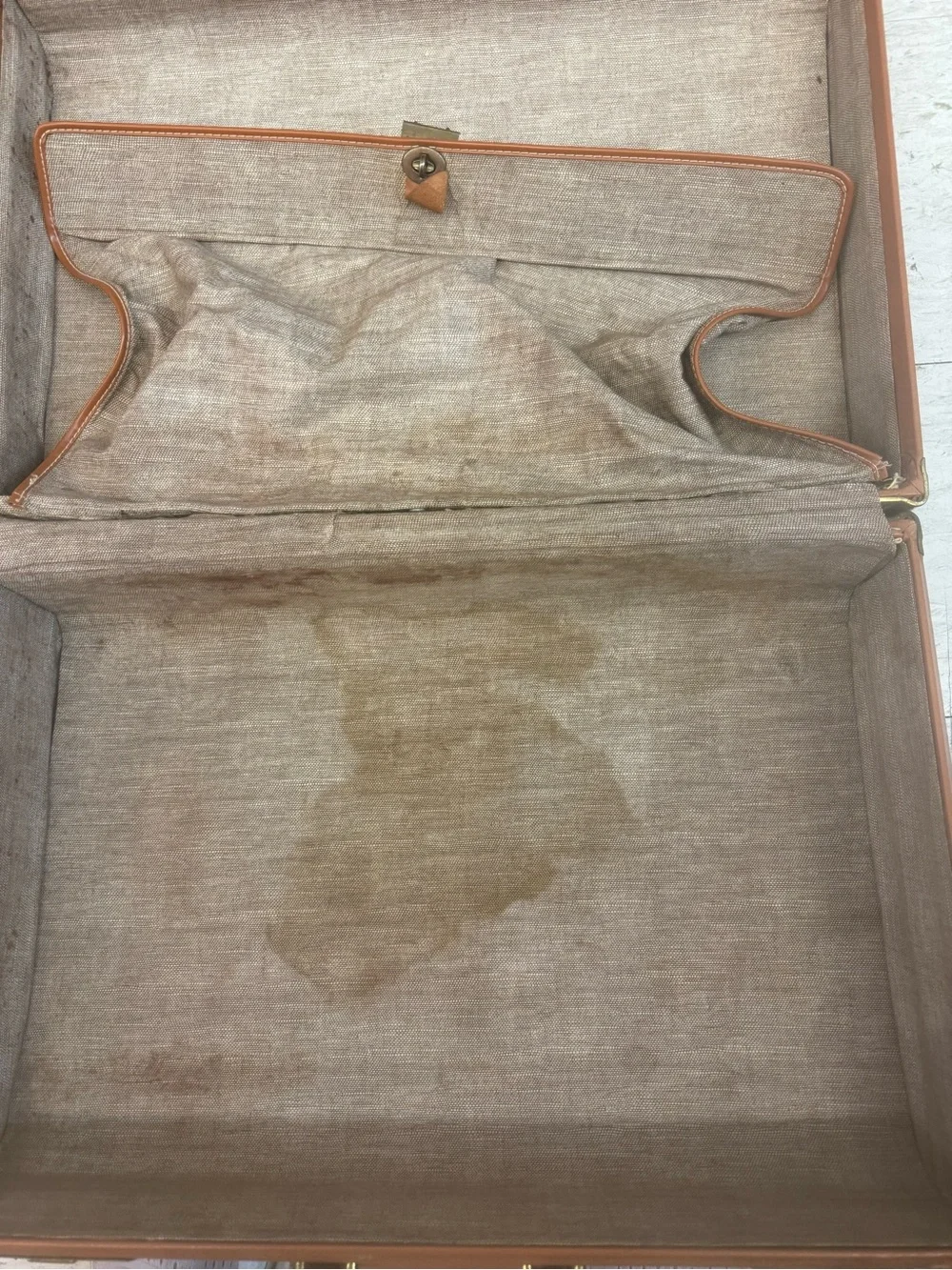 Classic Tan Leather Briefcase - Vintage Style